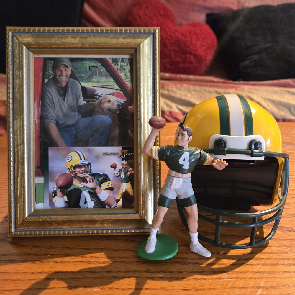 Picture Frame with Green Bay Packers Theme, Brett Favre Figure And Helmet